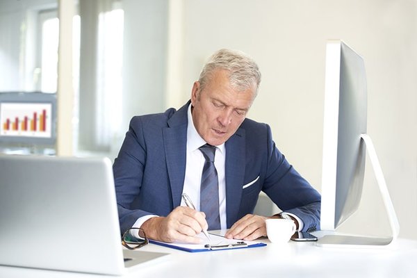 Quels sont les avantages pour un employeur d'embaucher un senior SEO ?