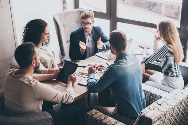 Quels bénéfices un employeur peut-il tirer en recrutant un expert en référencement web senior ?