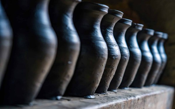 Voyager dans des villages traditionnels de potiers : initiation à la céramique