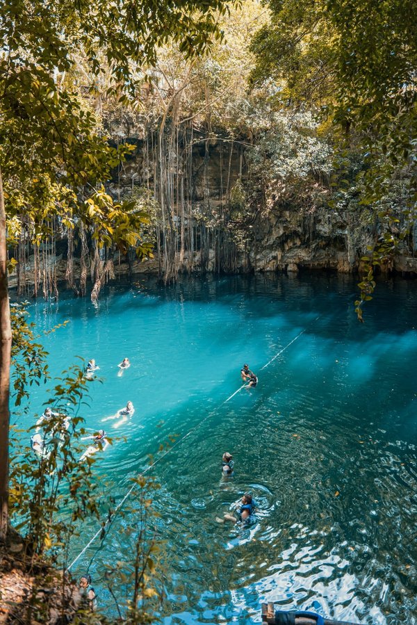 Comment explorer les grottes de cristal en Autriche : permis et équipement nécessaires ?