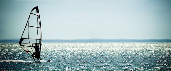 Quels sont les meilleurs spots de windsurf dans les lacs cachés de la Pologne ?